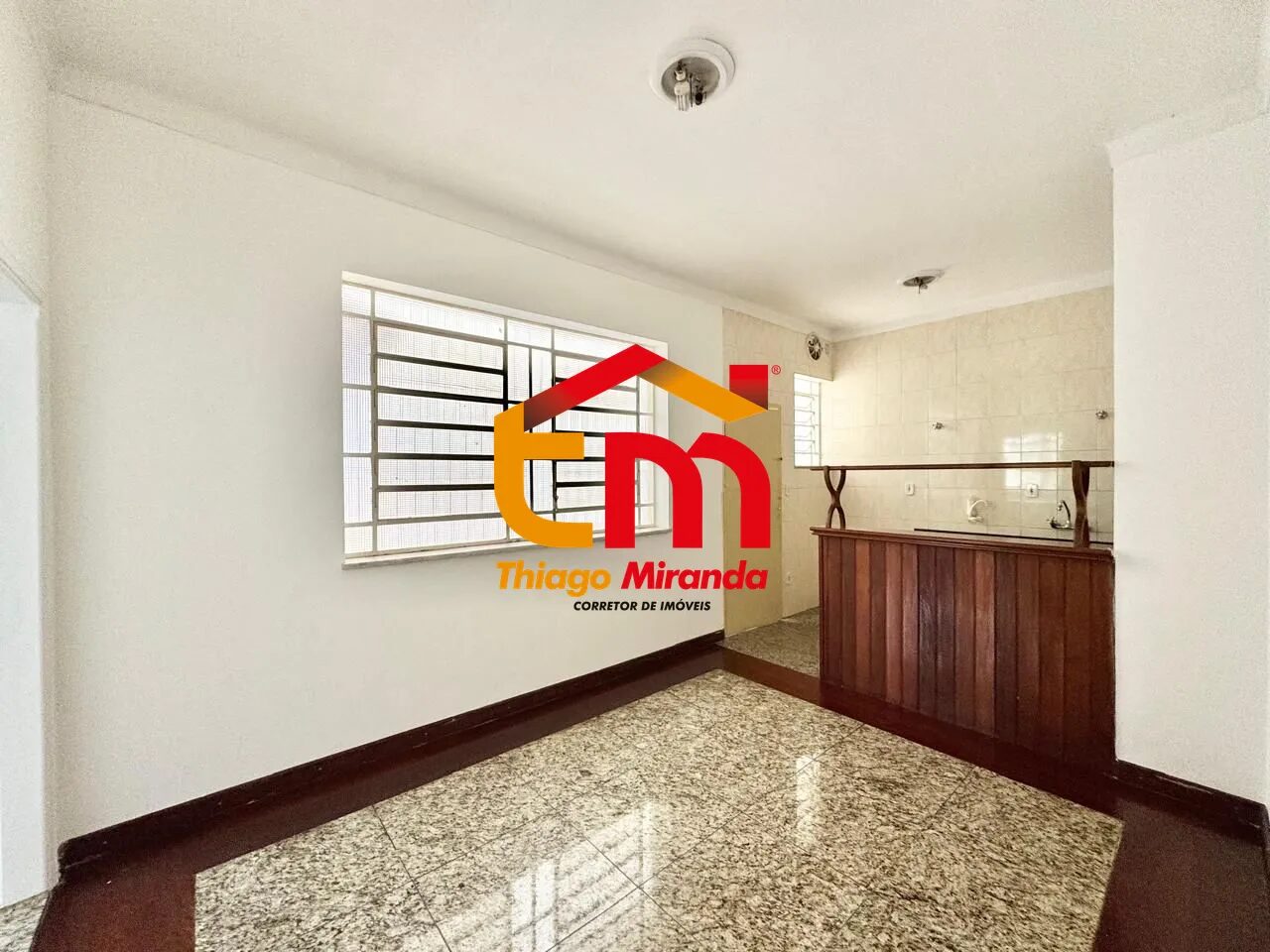Foto 6 de Casa de 5 quartos (2 suítes) com edícula e churrasqueira, Centro