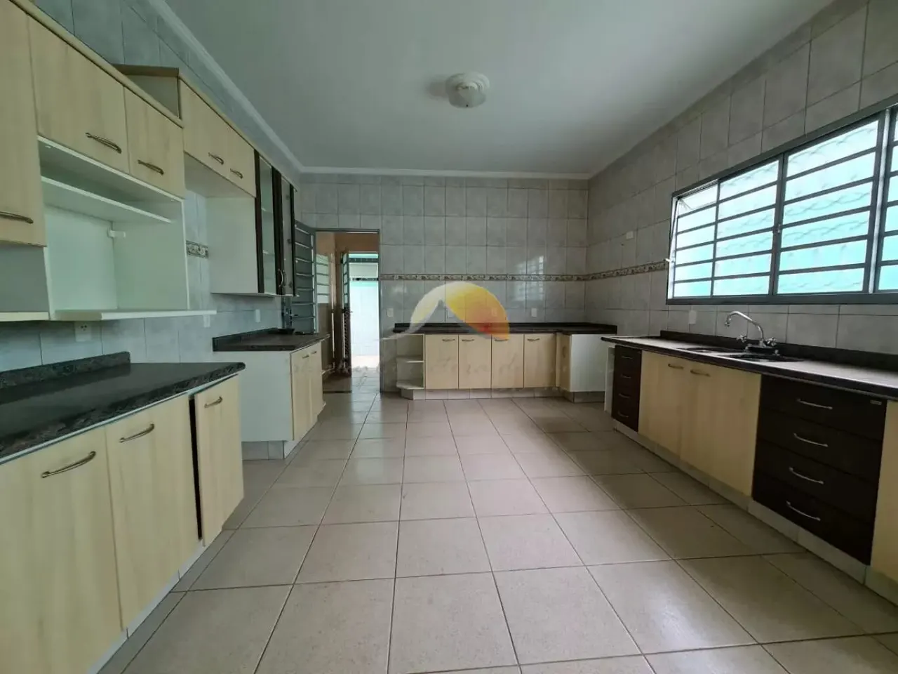 Foto 3 de Casa de 5 suítes com cozinha planejada e garagem para 2 carros, Medicina