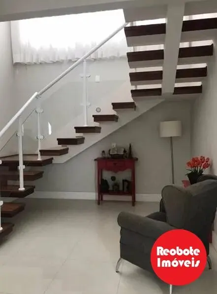 Foto 3 de Casa de alto padrão com 6 quartos (2 suítes) e área gourmet, Centro