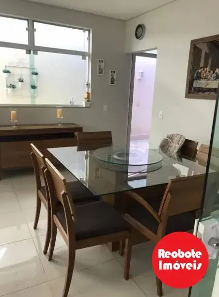 Foto 4 de Casa de alto padrão com 6 quartos (2 suítes) e área gourmet, Centro