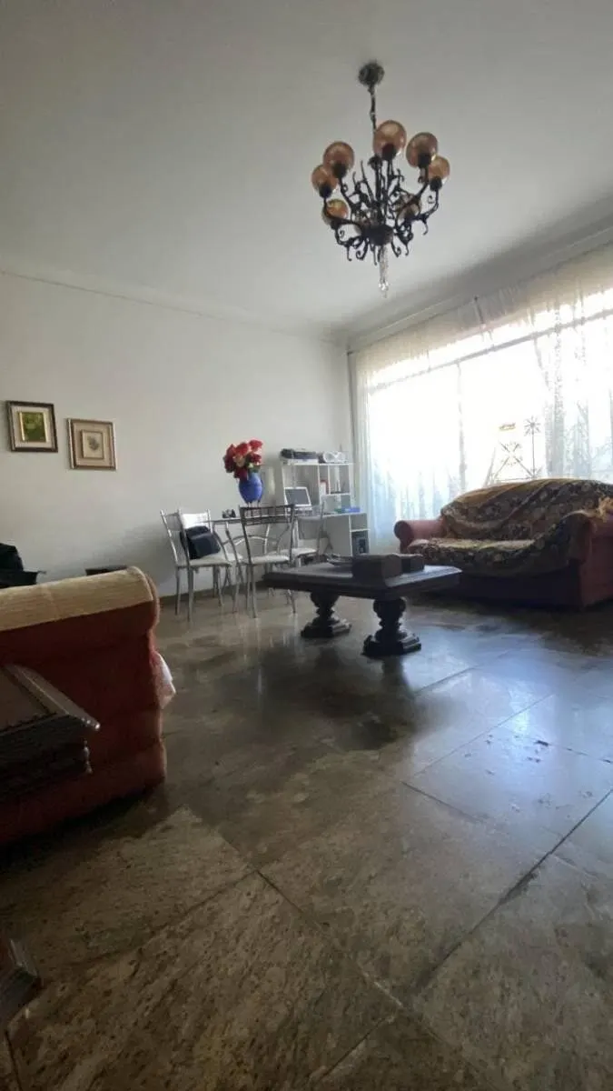 Foto 2 de Casa dos anos 90 com 6 quartos (2 suítes) e amplo espaço, São Vicente