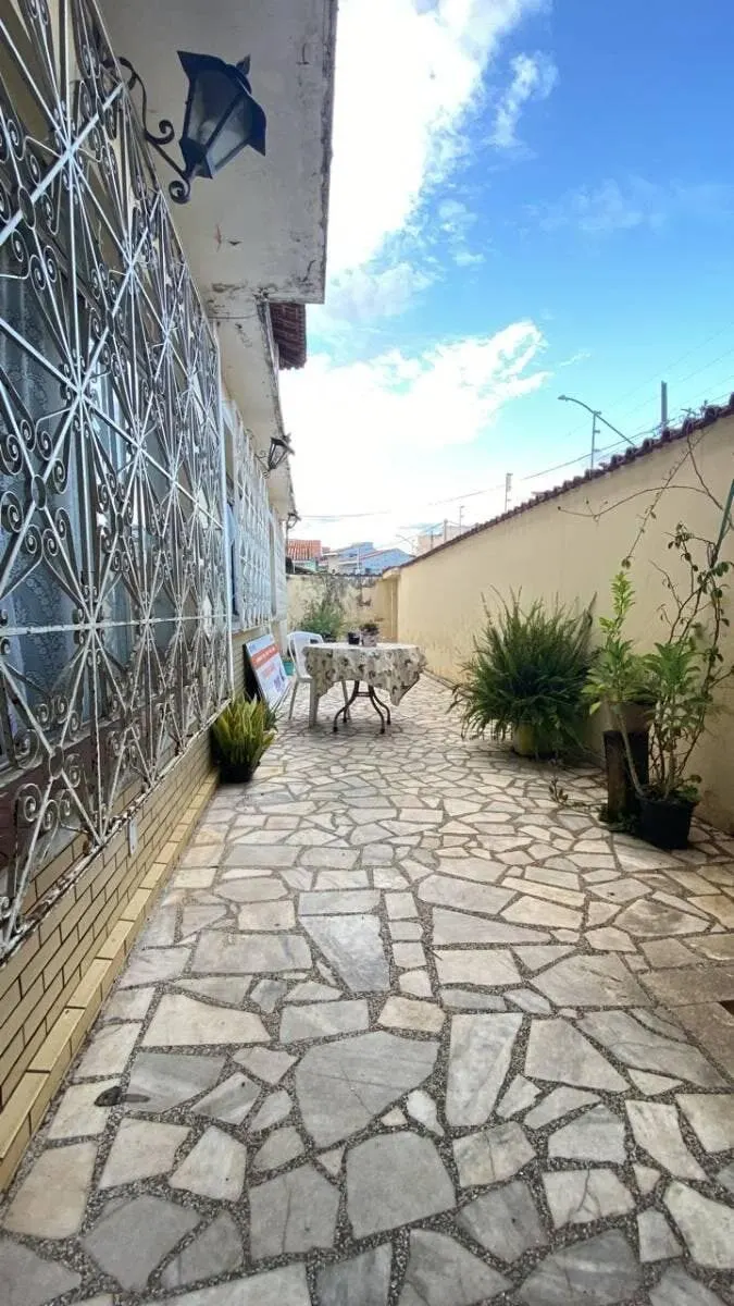 Foto 3 de Casa dos anos 90 com 6 quartos (2 suítes) e amplo espaço, São Vicente