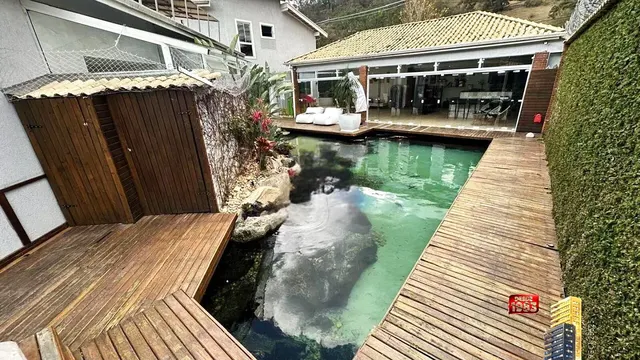 Foto 1 de Casa de 7 quartos (2 suítes) com piscinas e sauna em condomínio, Santa Rosa