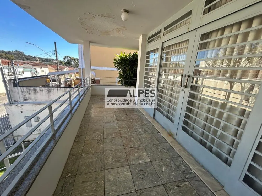 Foto 4 de Casa de 7 quartos (1 suíte) com salão de festas e 7 vagas, Morro Chic