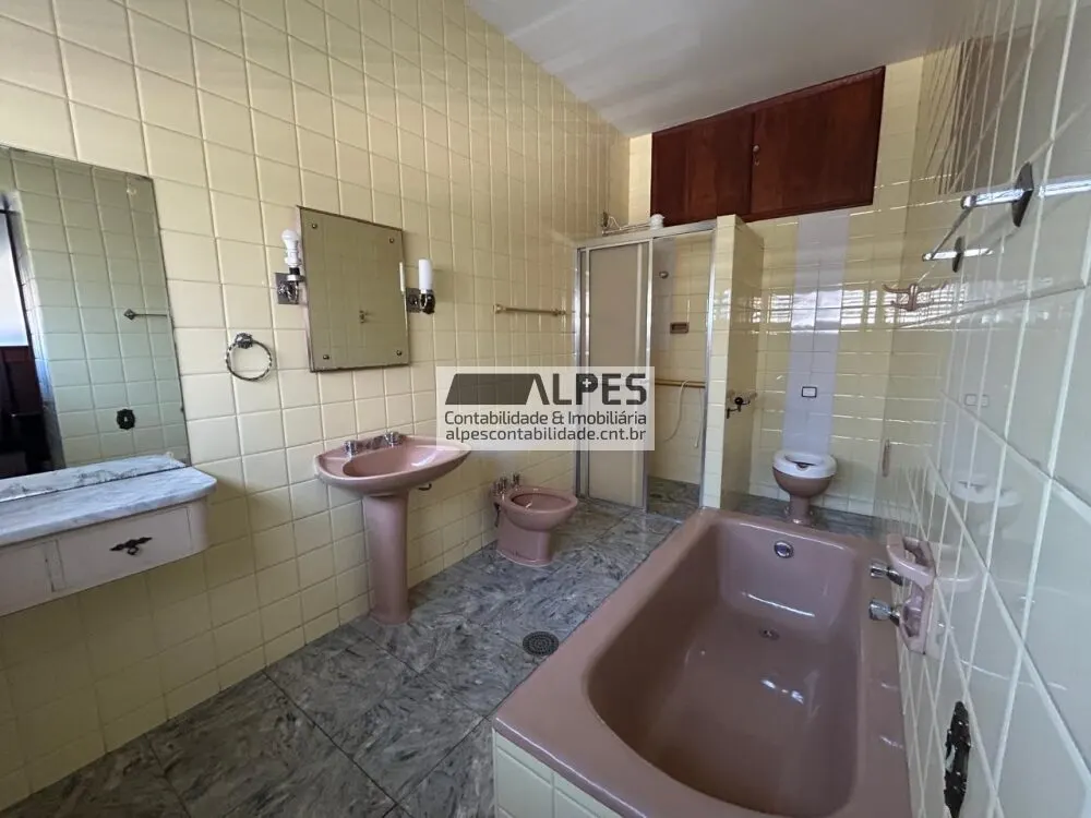Foto 8 de Casa de 7 quartos (1 suíte) com salão de festas e 7 vagas, Morro Chic
