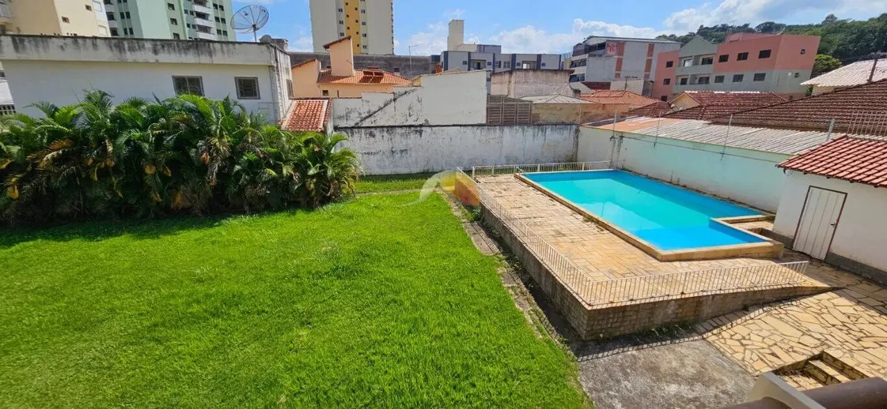 Foto 8 de Casa de 7 quartos (4 suítes) com piscina, lareira e garagem para 4 carros, BPS