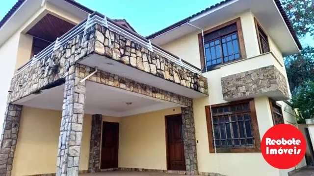 Foto 1 de Casa de 7 quartos (3 suítes) com piscina e quintal gramado, Centro