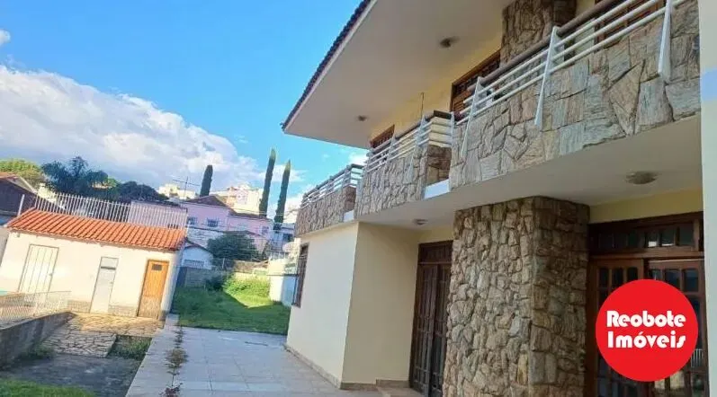 Foto 5 de Casa de 7 quartos (3 suítes) com piscina e quintal gramado, Centro