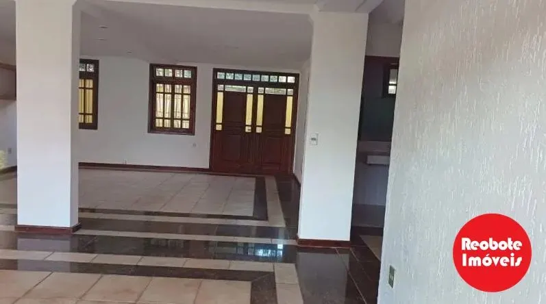 Foto 6 de Casa de 7 quartos (3 suítes) com piscina e quintal gramado, Centro