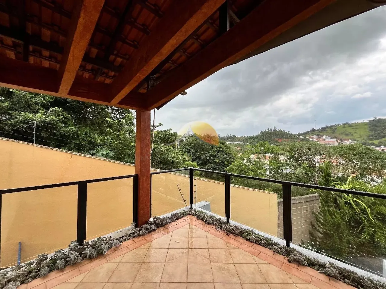 Foto 3 de Casa de alto padrão com 2 suítes, piscina e área gourmet, Pinheirinho