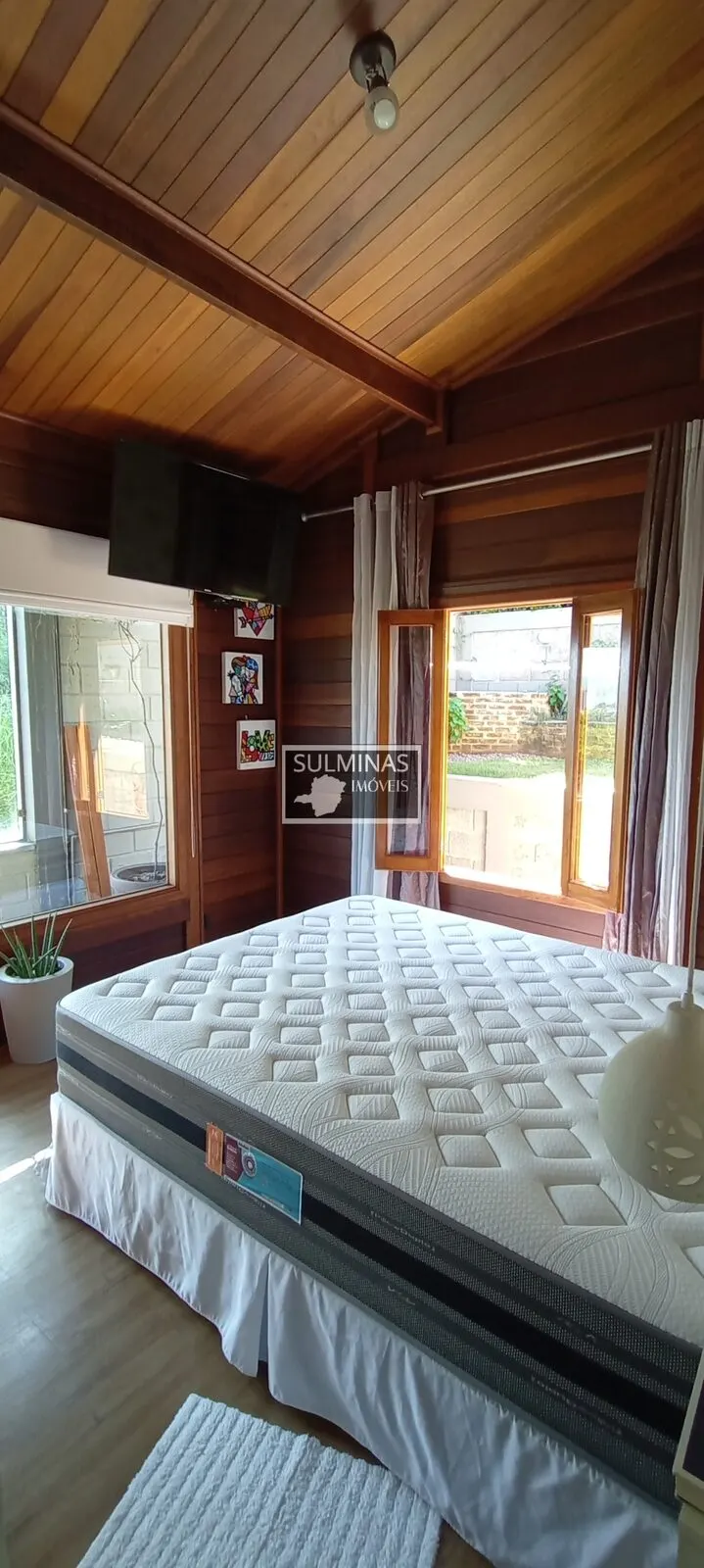Foto 7 de Casa estilo chalé de 2 quartos (1 suíte) com hidromassagem e churrasqueira, Pinheirinho