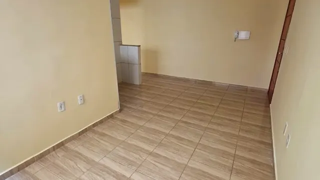 Casa kitnet com 1 suíte e garagem coberta, Pinheirinho