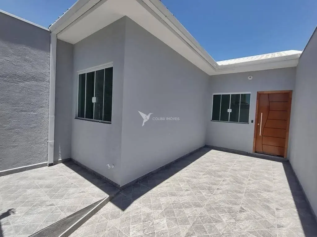 Foto 2 de Casa de 2 quartos (1 suíte) com garagem e quintal, Medicina
