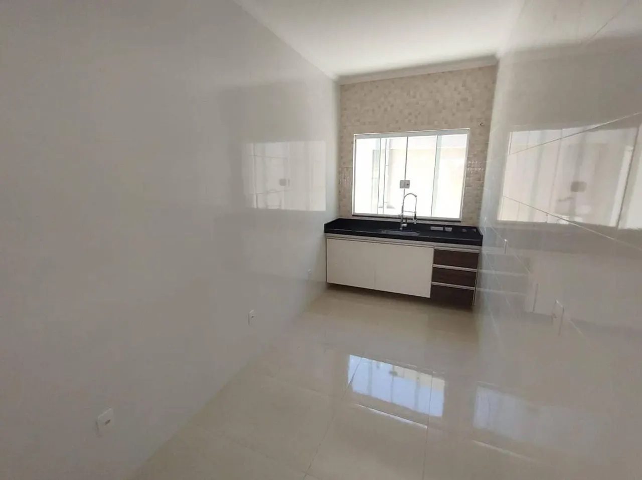 Foto 4 de Casa de 2 quartos (1 suíte) com garagem e quintal, Medicina