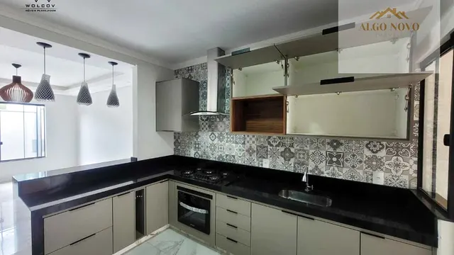 Foto 1 de Casa nova de 2 quartos (1 suíte) com móveis planejados e área gourmet, Varginha