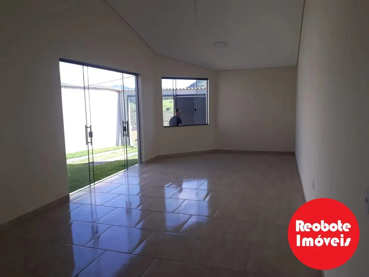 Foto 4 de Casa térrea de 2 suítes com cozinha americana e 4 vagas, Colina Verde