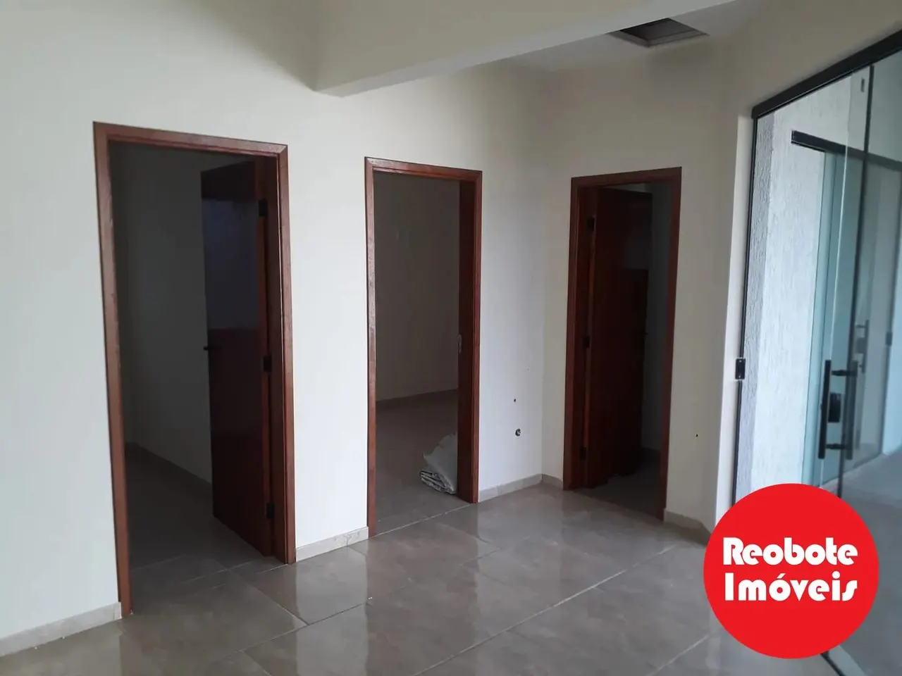 Foto 6 de Casa térrea de 2 suítes com cozinha americana e 4 vagas, Colina Verde
