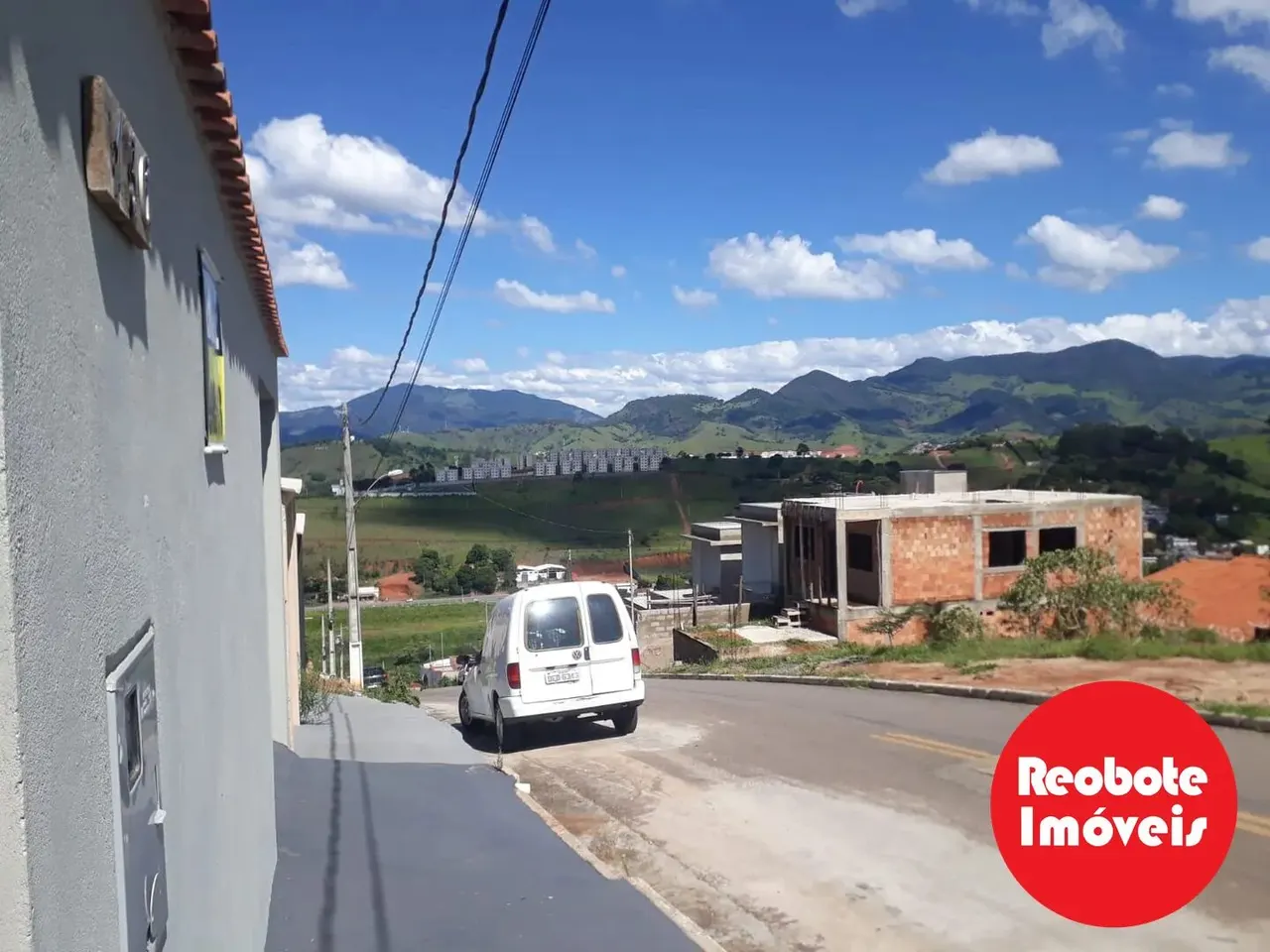 Foto 8 de Casa térrea de 2 suítes com cozinha americana e 4 vagas, Colina Verde