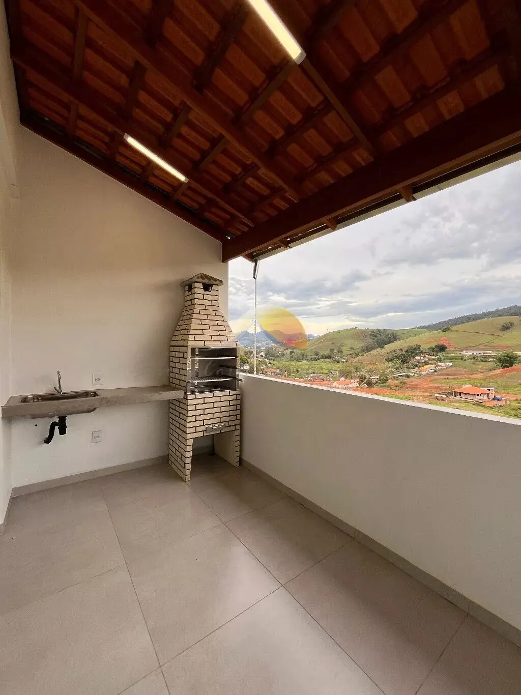Foto 2 de Casa nova de 3 quartos (1 suíte com sacada) com área gourmet e vista, Jardim Califórnia