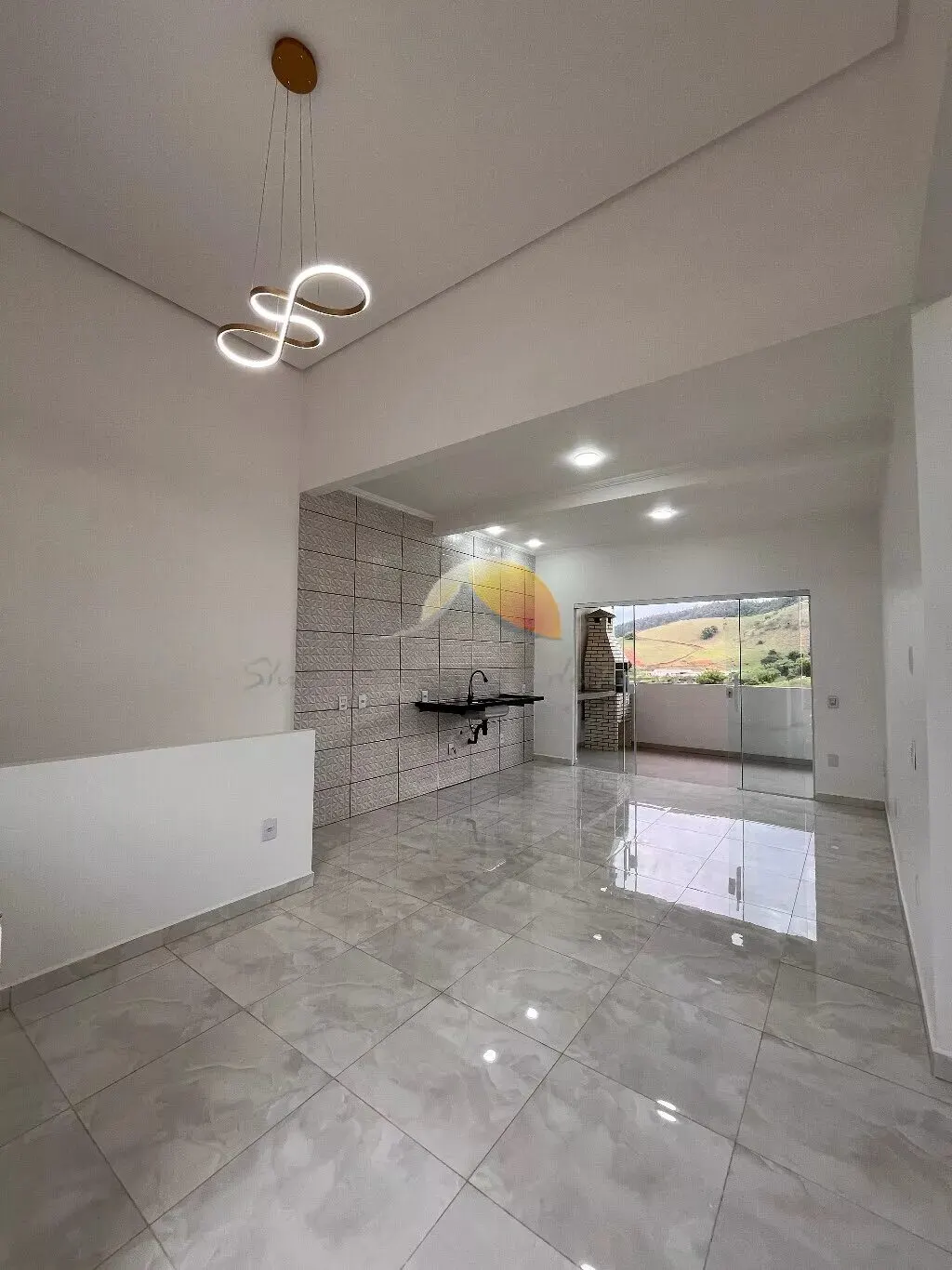 Foto 3 de Casa nova de 3 quartos (1 suíte com sacada) com área gourmet e vista, Jardim Califórnia