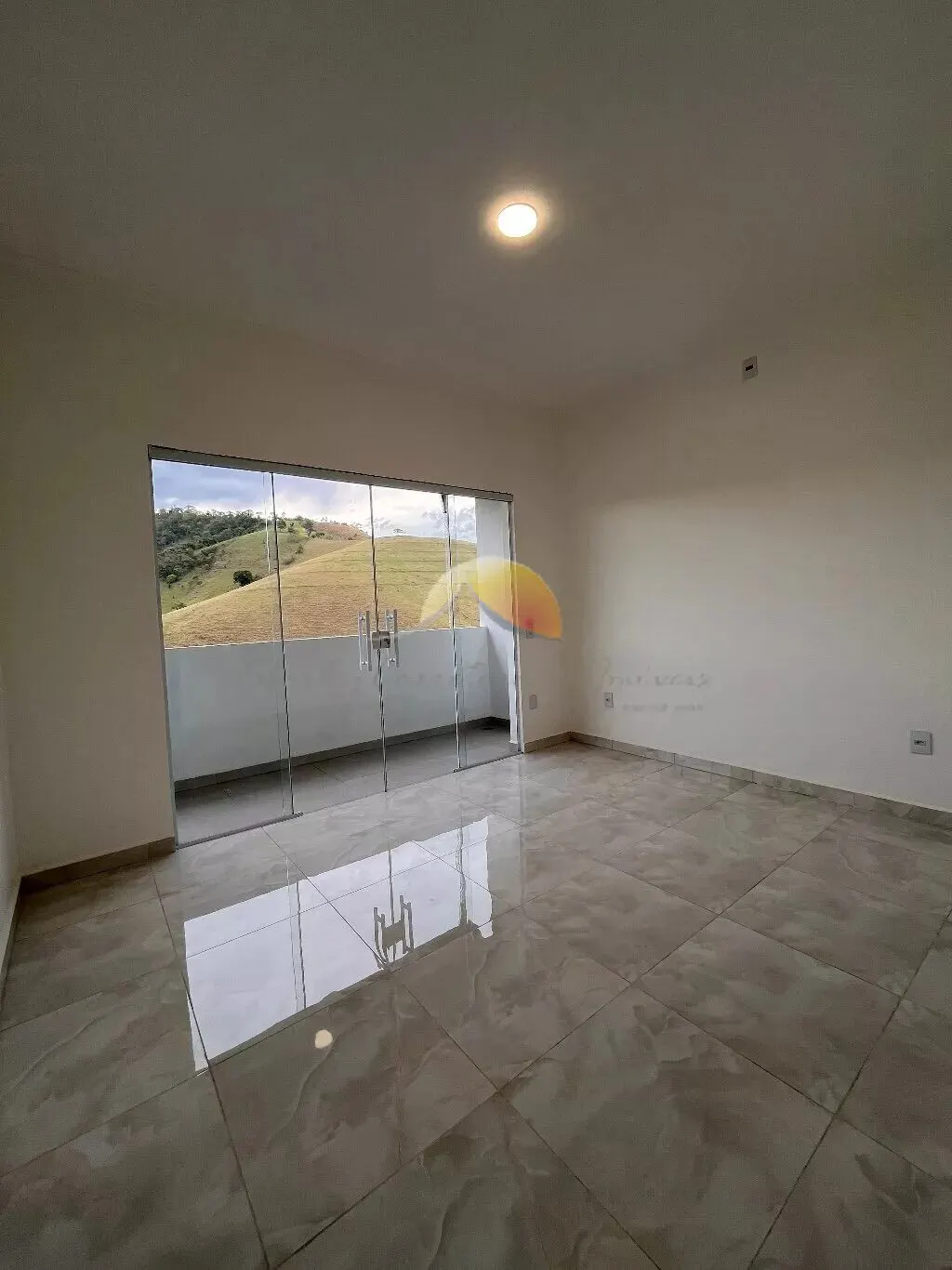 Foto 5 de Casa nova de 3 quartos (1 suíte com sacada) com área gourmet e vista, Jardim Califórnia