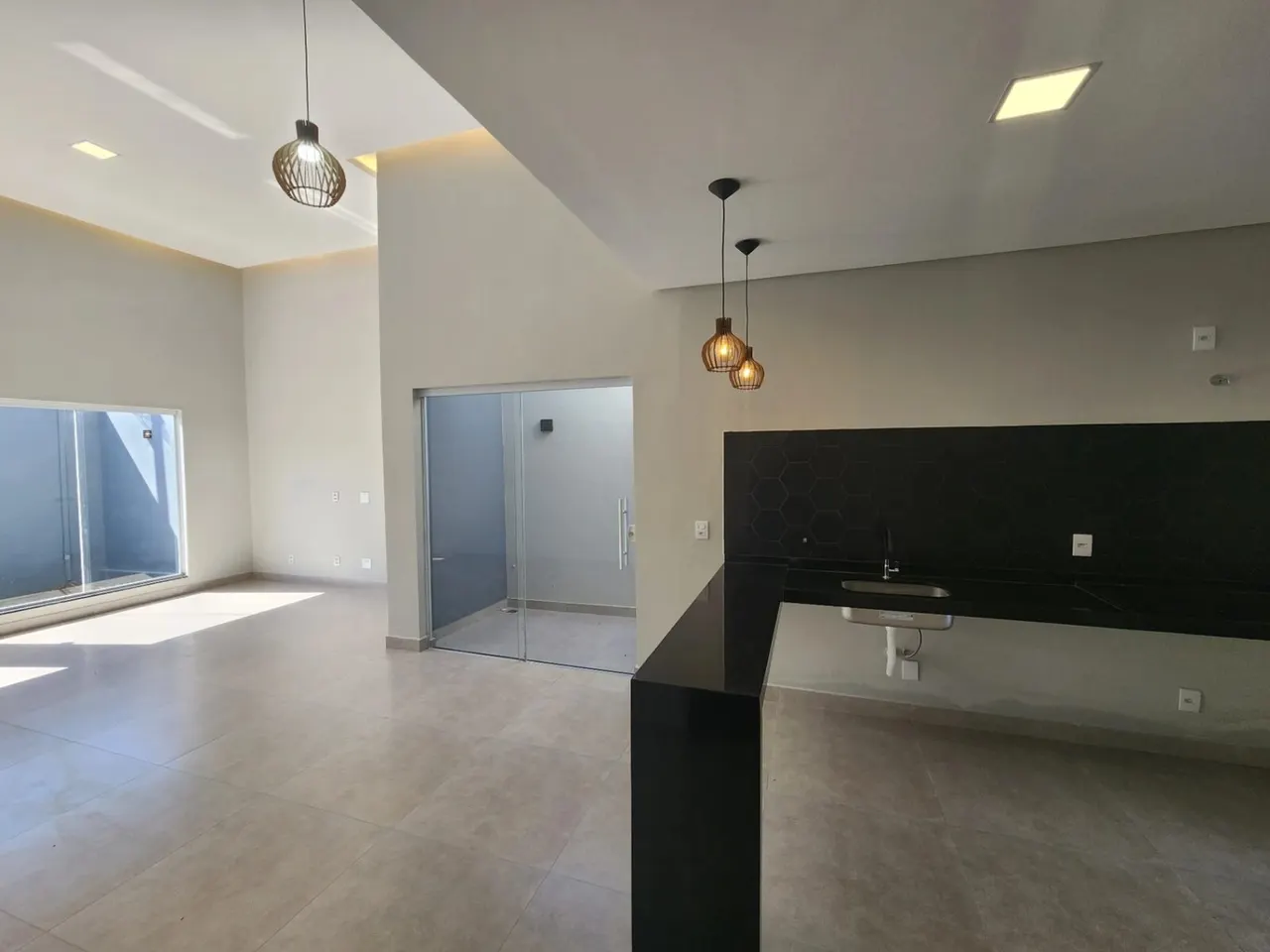 Foto 2 de Casa nova de 3 quartos (1 suíte com closet) com área gourmet, Vale das Hortênsias