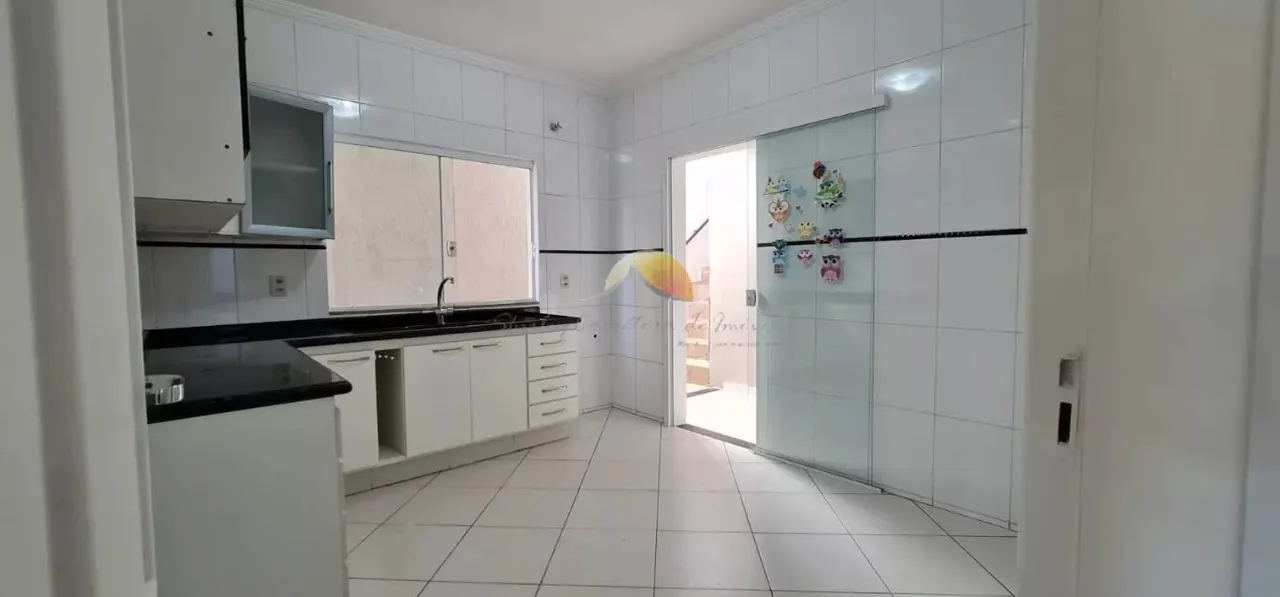 Foto 4 de Casa nova de 3 quartos (1 suíte) com terraço, churrasqueira e vista da cidade, Pinheirinho