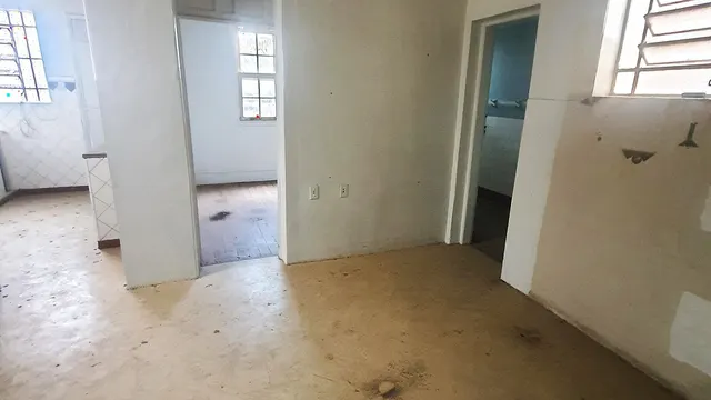 Foto 1 de Casa para reforma com 5 quartos e porão, Centro