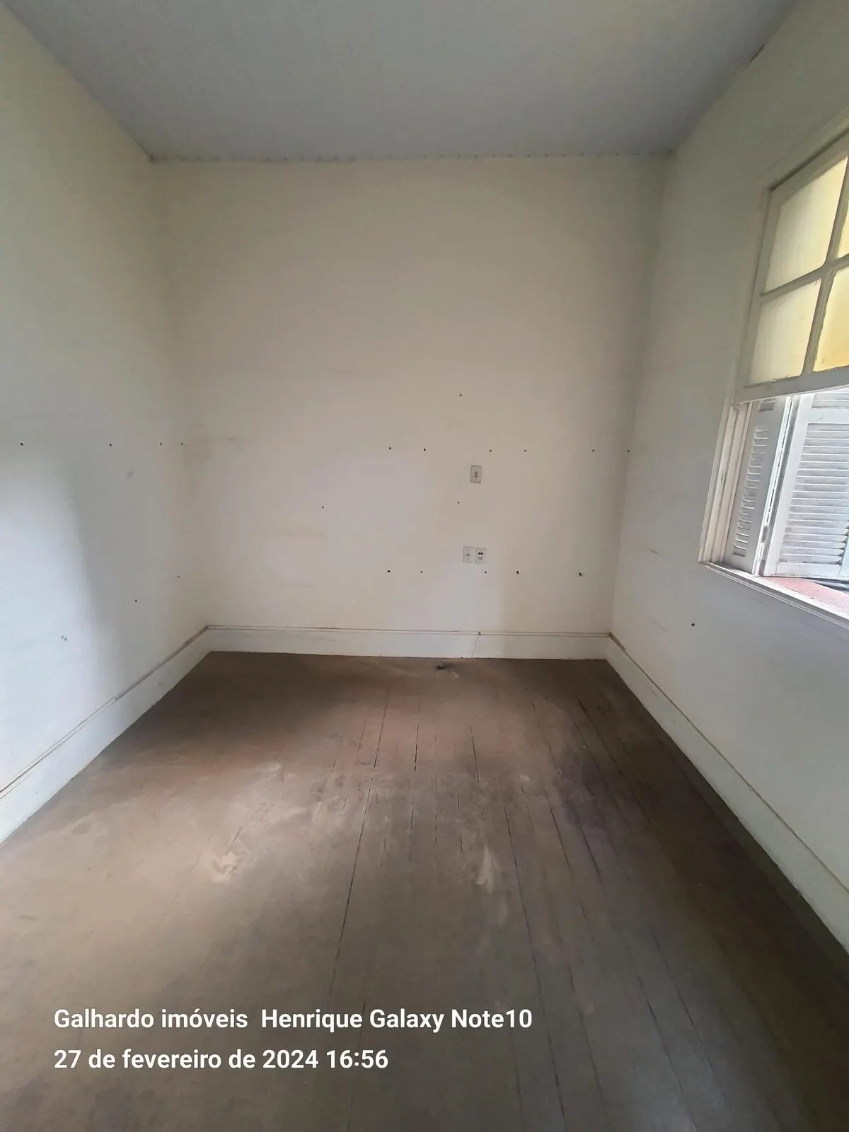 Foto 3 de Casa para reforma com 5 quartos e porão, Centro