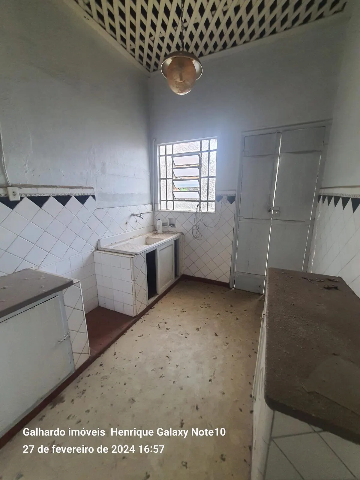 Foto 6 de Casa para reforma com 5 quartos e porão, Centro