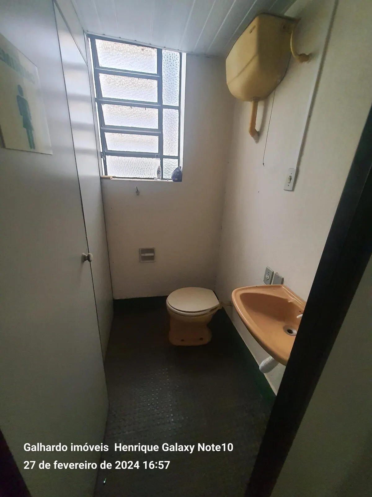 Foto 8 de Casa para reforma com 5 quartos e porão, Centro