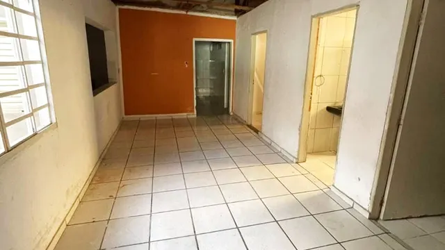 Casa térrea com garagem coberta na Rua Joaquim Nabuco, Vila Poddis