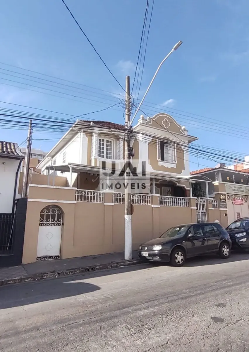 Foto 2 de Casarão de 460 m² com apartamento e salão comercial, Morro Chic