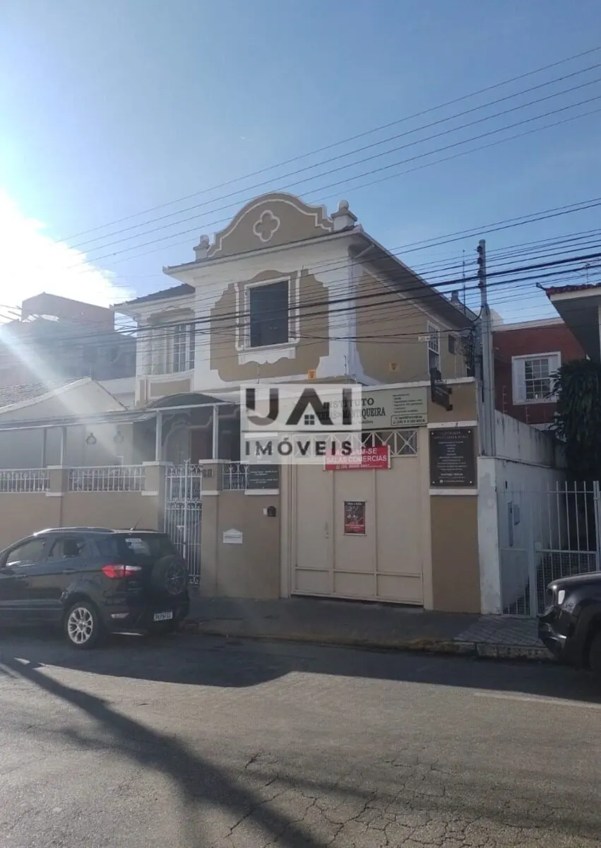 Foto 3 de Casarão de 460 m² com apartamento e salão comercial, Morro Chic