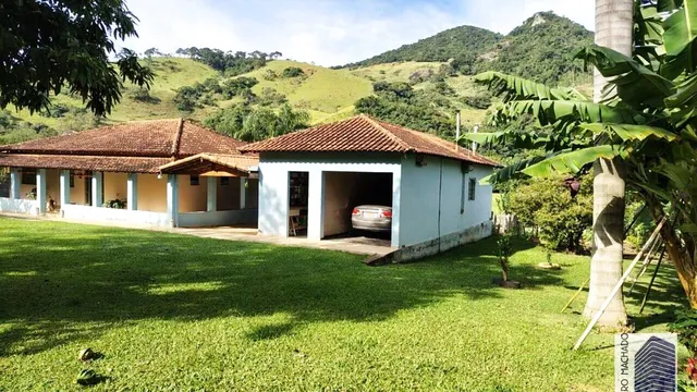 Chácara de 10.200 m² com casa de 3 quartos no Canta Galo