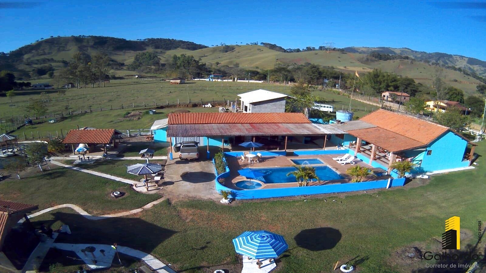 Chácara de 8.500 m² com casa de 4 quartos, piscinas e lago, Bairro dos Freires