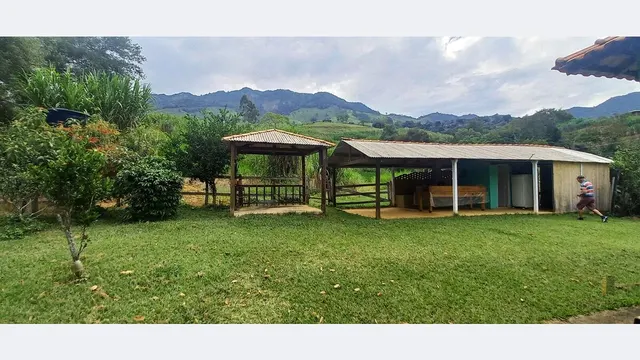 Foto 1 de Chácara com casa de 2 quartos, pomar e área de churrasco, Água Limpa