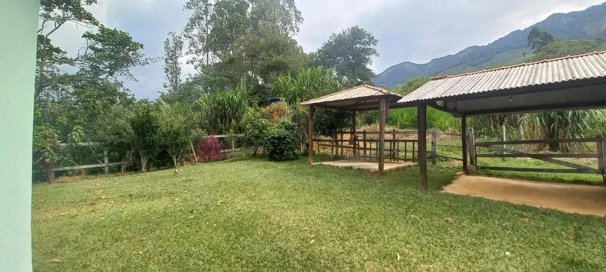 Foto 2 de Chácara com casa de 2 quartos, pomar e área de churrasco, Água Limpa