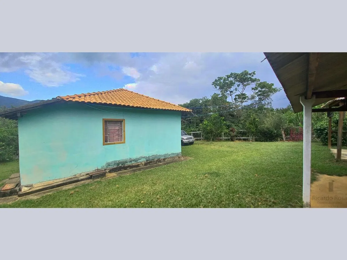 Foto 3 de Chácara com casa de 2 quartos, pomar e área de churrasco, Água Limpa