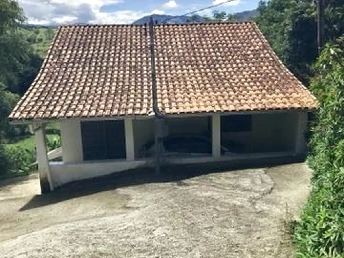 Foto 3 de Chácara com casa de 3 quartos na Rodovia Itajubá Piranguçu, Piedade
