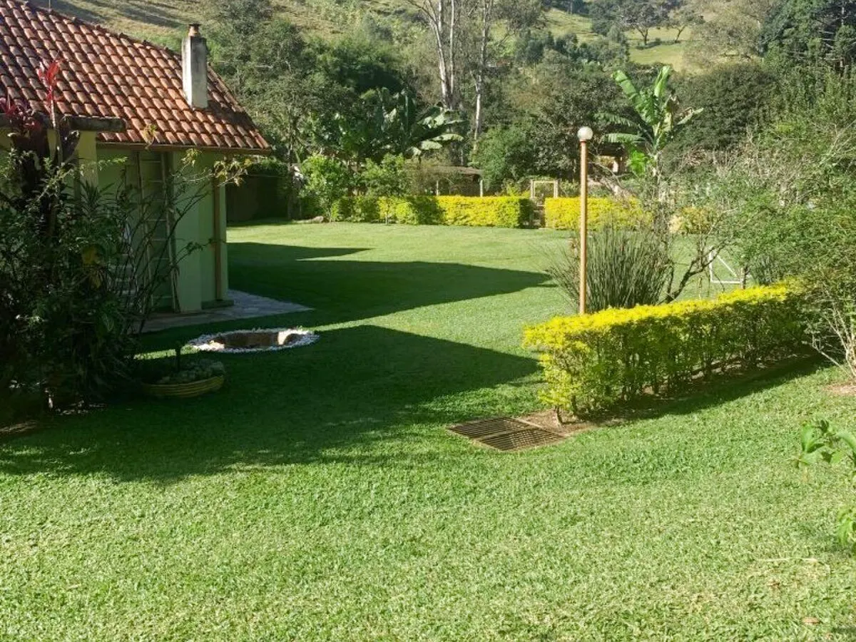 Foto 4 de Chácara com casa estilo chalé de 4 quartos (2 suítes), piscina e lago, Pedra Preta