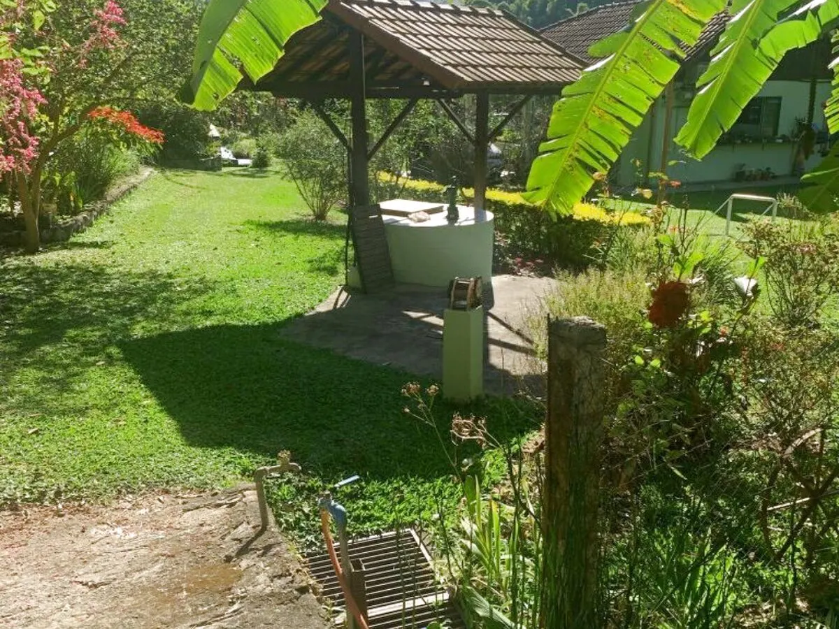 Foto 6 de Chácara com casa estilo chalé de 4 quartos (2 suítes), piscina e lago, Pedra Preta