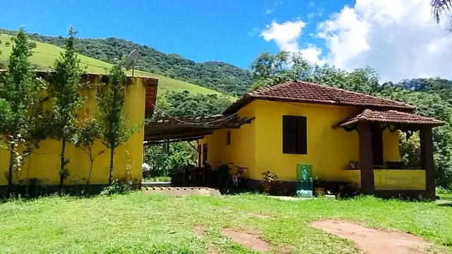 Foto 1 de Chácara de 12.000 m² com casa de 2 quartos, lago, pomar e cafezal, Berta