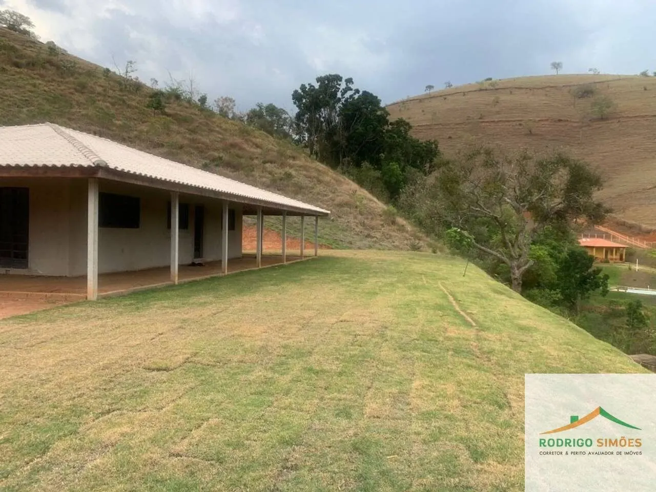 Foto 2 de Chácara de 18.000 m² com casa nova de 3 quartos e pomar, Goiabal