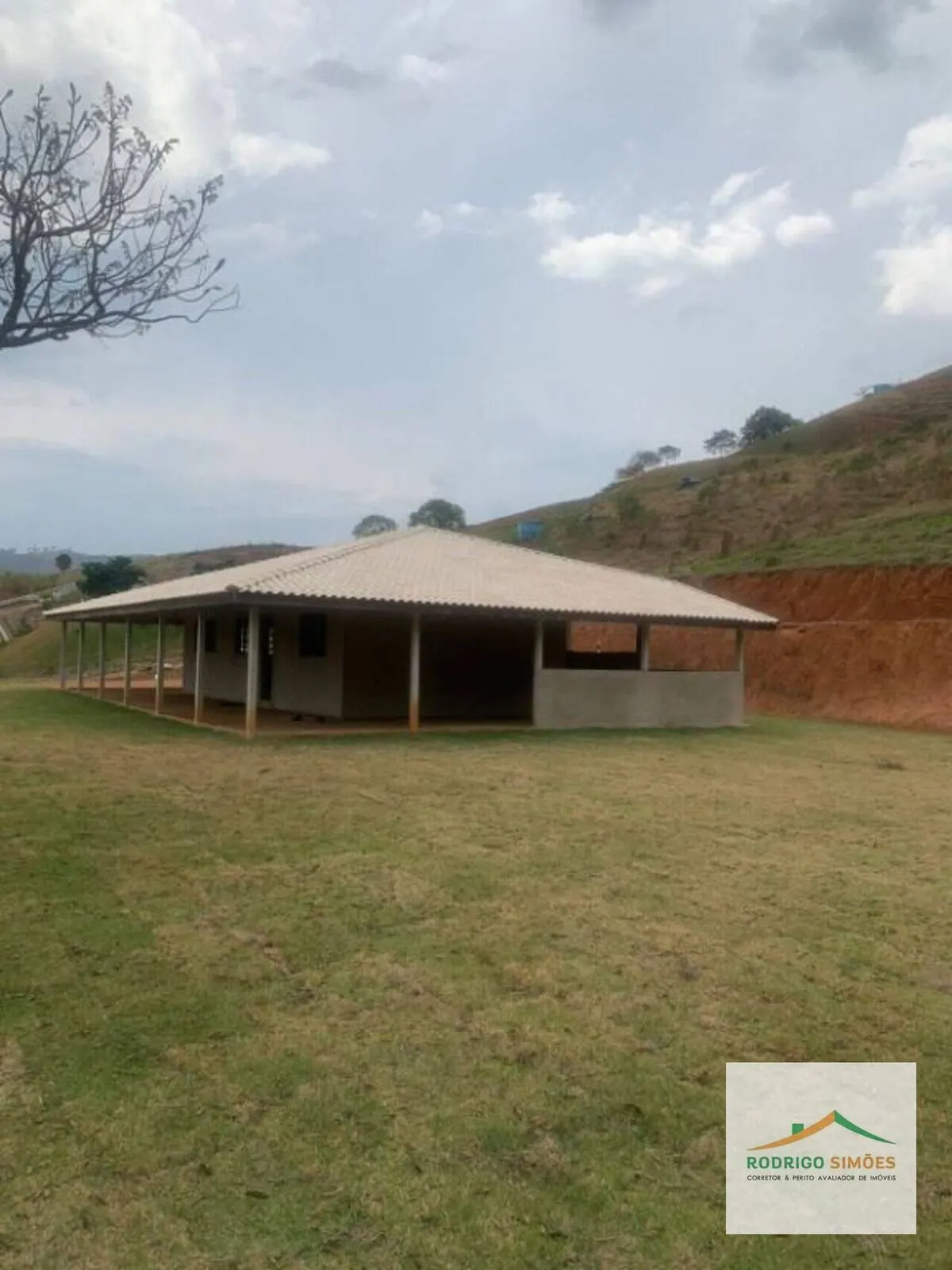 Foto 3 de Chácara de 18.000 m² com casa nova de 3 quartos e pomar, Goiabal
