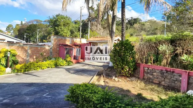 Chácara de 2.250 m² com casa de 5 quartos, lareira e pomar, Nações