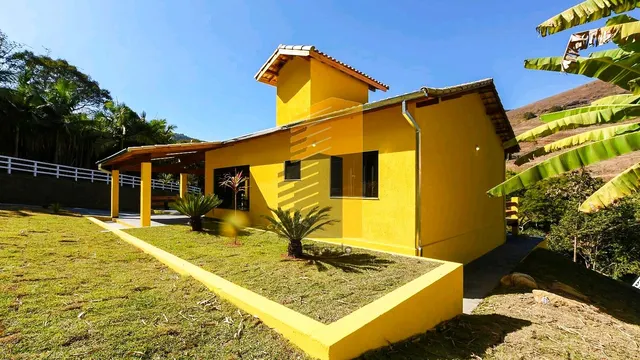 Foto 1 de Chácara em condomínio com casa de 3 quartos (1 suíte), piscina e deque, Área Rural de Itajubá