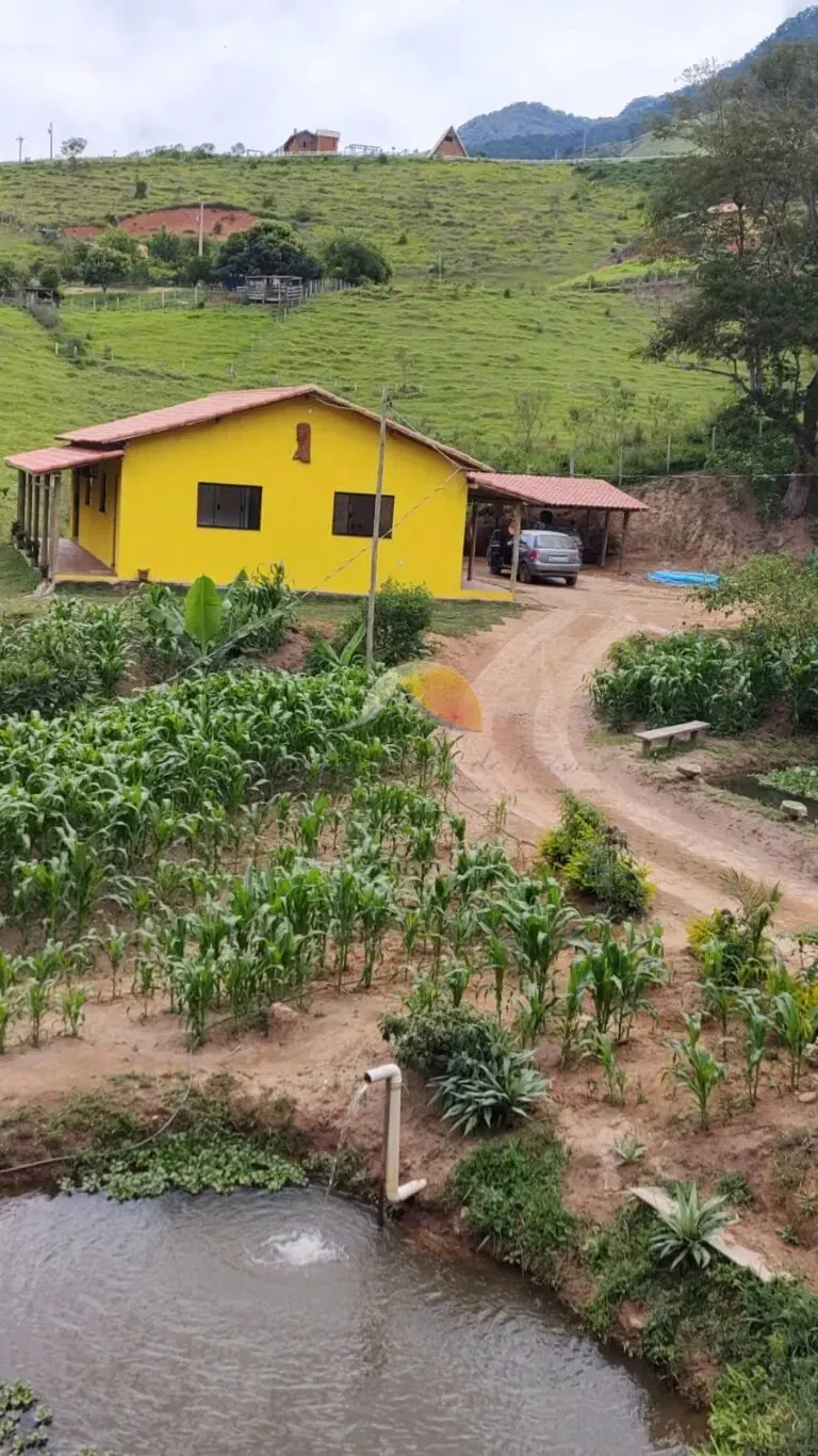 Foto 5 de Chácara de 4.000 m² com casa de 3 quartos, tanques de peixe e pomar, Água Limpa