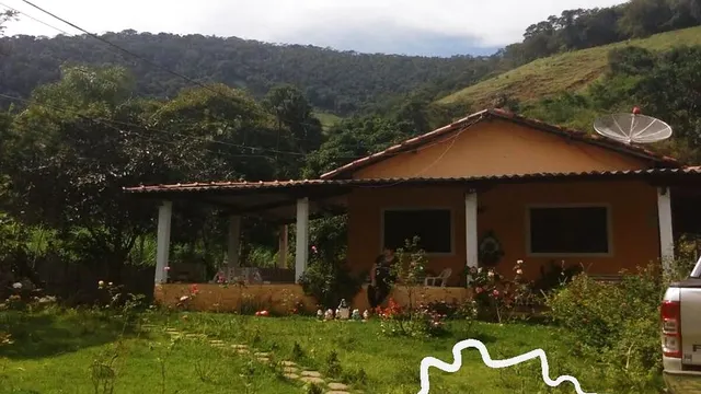 Foto 1 de Chácara escriturada de 6.380 m² com casa sede, lagos e nascente, Área Rural de Itajubá