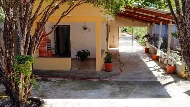 Foto 1 de Chácara de 650 m² com sobrado de 2 quartos e pomar, Açude